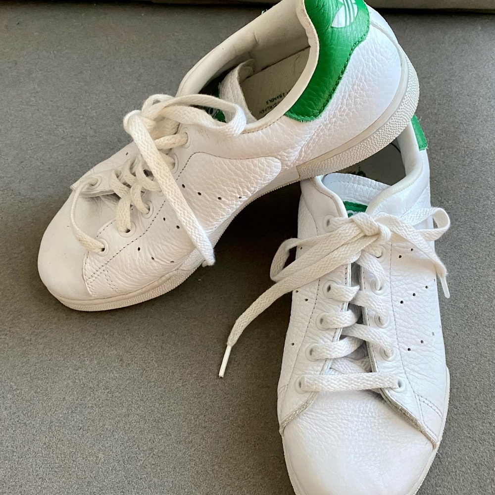 Adidas Stan Smith Youth size 6 / Approximate Womens size 7-7 1/2